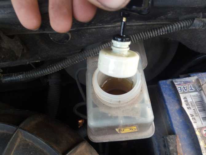 Замена тормозной жидкости в автомобиле лада гранта