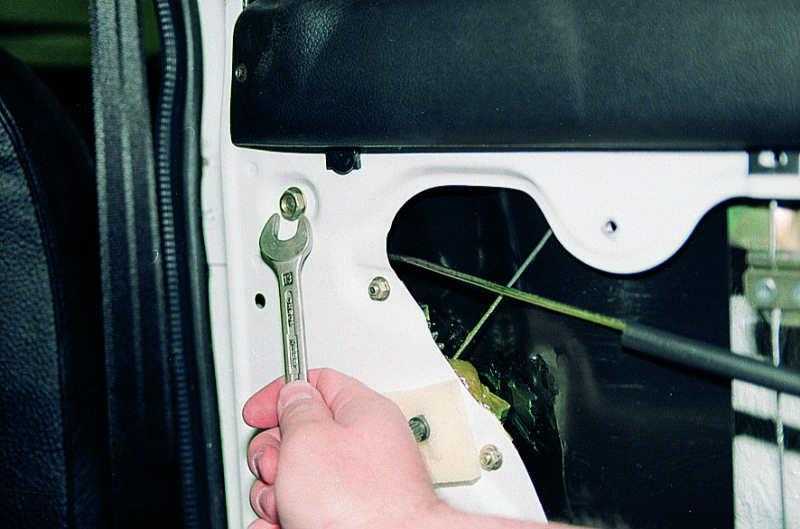 Как заменить замок и ручки передней двери ваз-2107