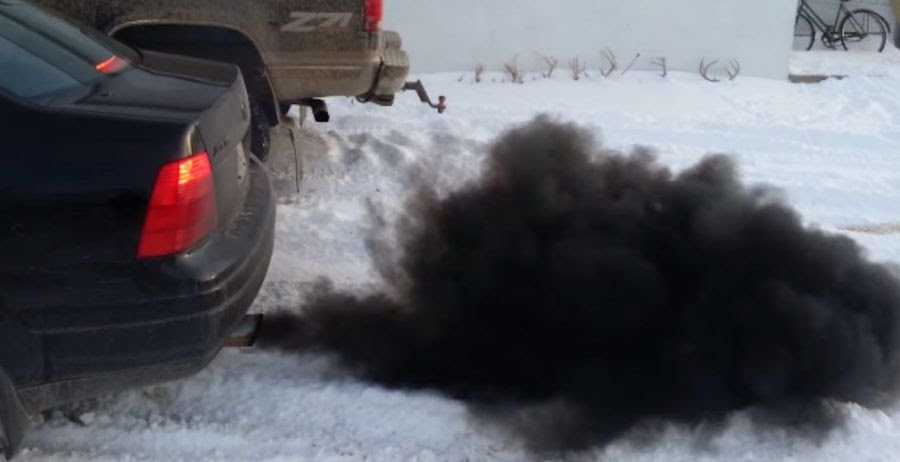 Инжекторный двигатель дымит черным дымом причины