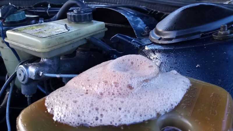 Причины закипания охлаждающей жидкости бензинового двигателя: бурлит тосол, что делать