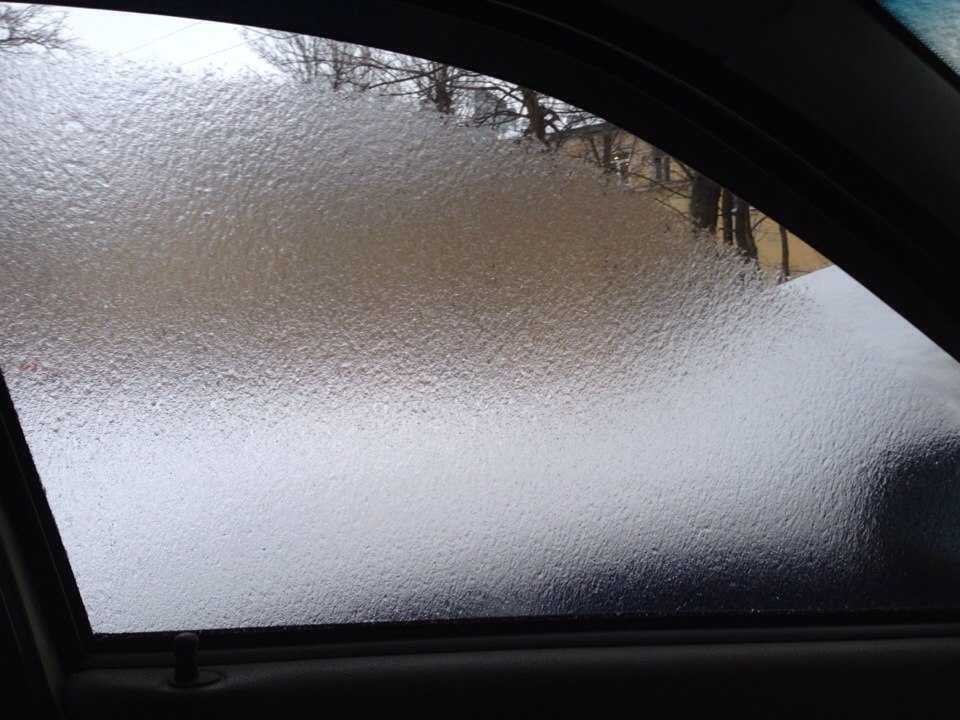 Запотевают стекла в машине изнутри зимой и замерзают: что делать, как устранить запотевание? почему затягивает стекла окон в машине зимой: причина. почему потеют окна в машине изнутри после алкоголя,