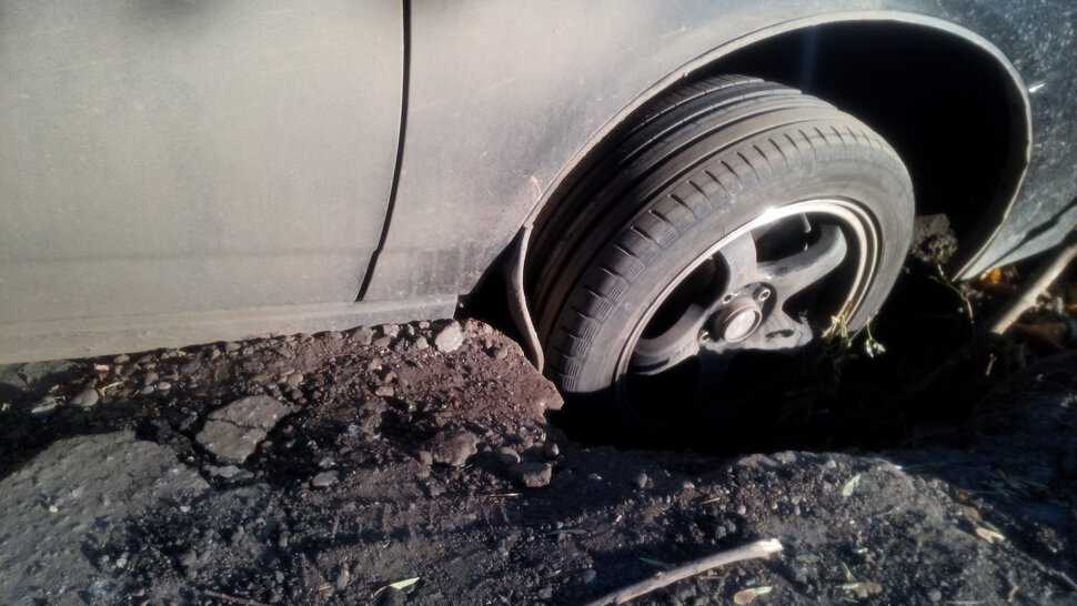 Пять автомобилей попали в яму на касимовском шоссе рязани