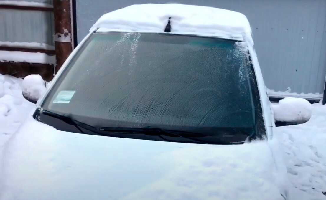 Лед на лобовом стекле: 4 главные ошибки водителей — журнал за рулем