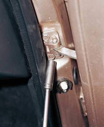 Как ремонтировать переднюю дверь ваз-2110