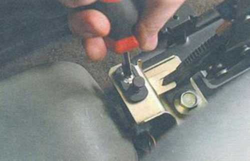 Замена троса ручника(стояночного тормоза) на лада гранта своими руками
