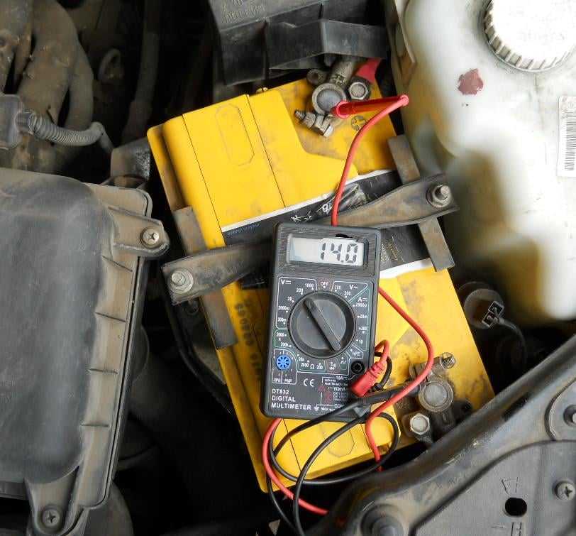Почему генератор не заряжает аккумулятор автомобиля?