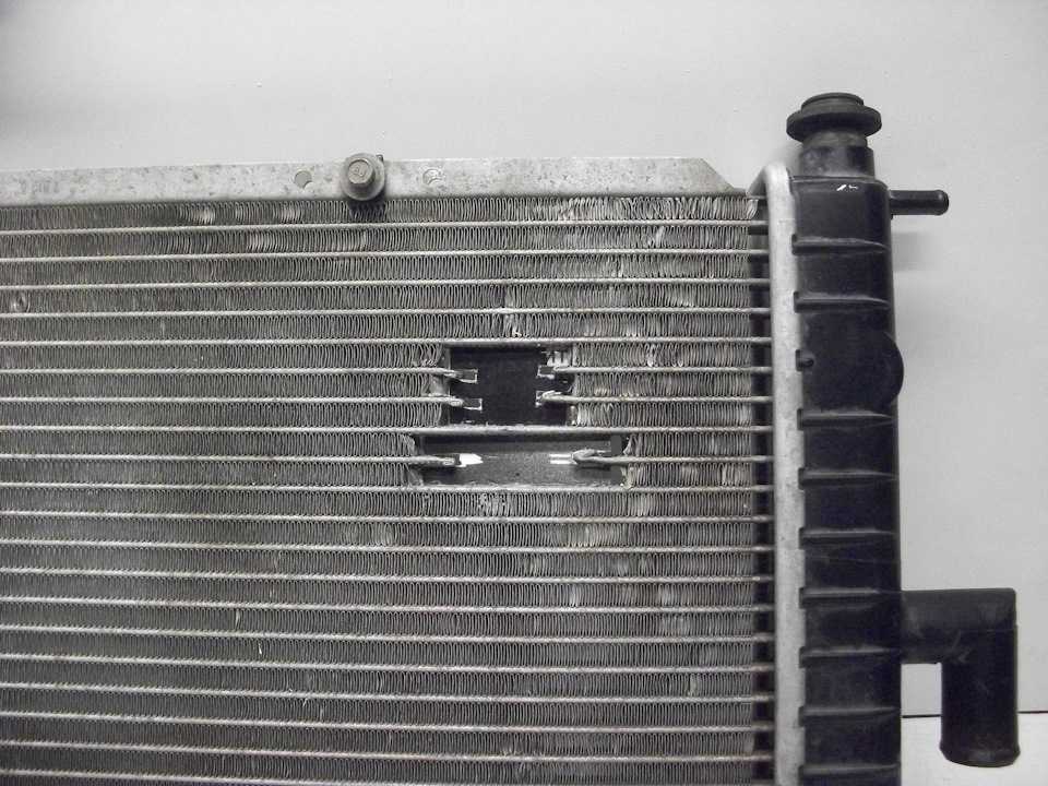 Устраняем течь радиатора охлаждения без гаража и сто: 5 способов, серьезных и смешных