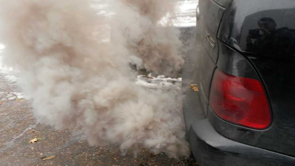 Дым из под капота и запах в машине: причины, методы устранения, профилактика | dorpex.ru