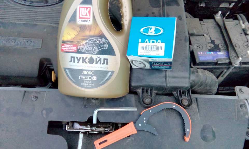 Lada vesta: меняем масло в двигателе и масляный фильтр