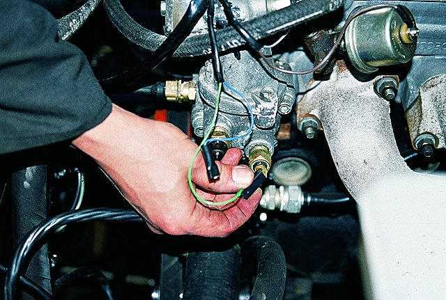 Почему при нажатии на педаль газа машина не набирает обороты? – основные причины