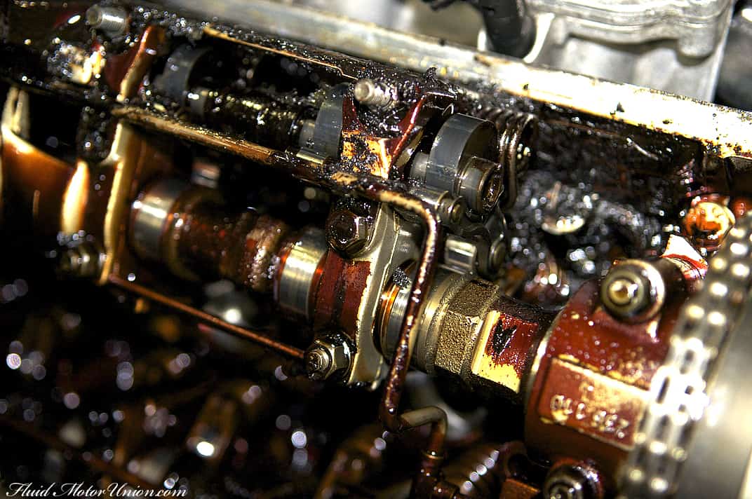 Выше уровня: что будет, если перелить масло в двигателе автомобиля | autostadt.su