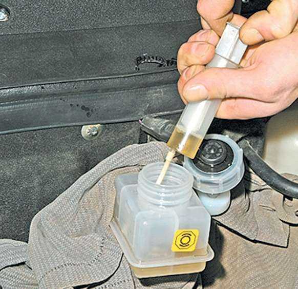 Замена тормозной жидкости ваз 2110 - всё об автомобилях лада ваз