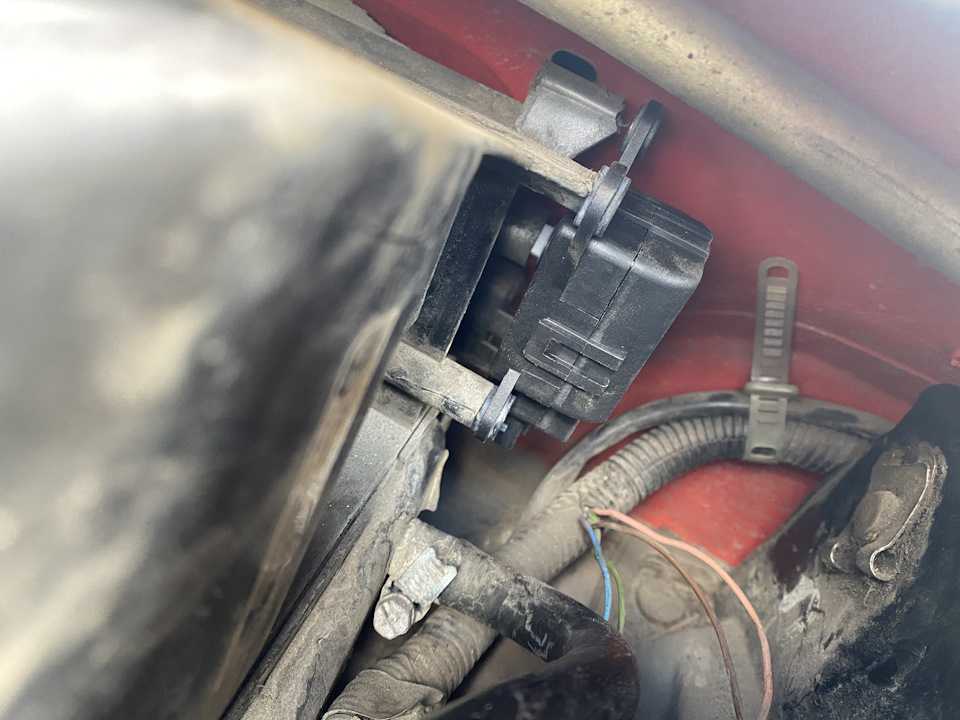 Фотоотчет 					 				 				 					 						ремонт тяг сервоприводов заслонок отопителя
