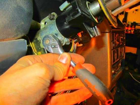 Особенности конструкции, снятие, разборка и установка выключателя (замка) зажигания на автомобиле лада калина (ваз 1118)
