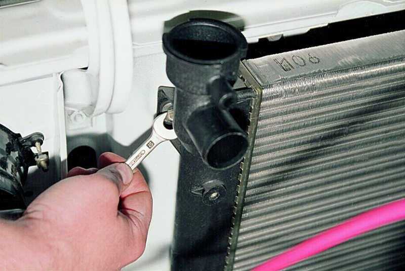 Радиатор охлаждения ваз 2106: ремонт, замена тосола, какой можно поставить, как заменить датчик включения вентилятора, инструкции с фото