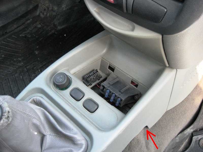 Кнопка включения кондиционера (для некоторых вариантов исполнения автомобиля)