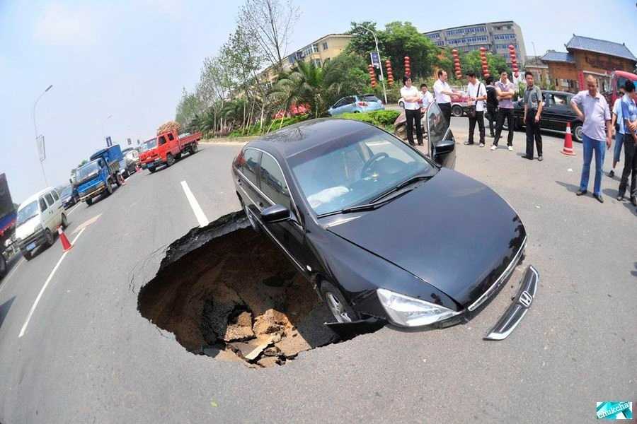 Попал в большую яму на дороге – что проверять в автомобиле?